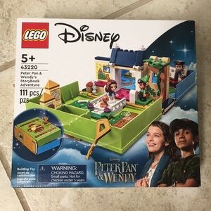LEGO DISNEY: Peter Pan & Wendy’s Storybook Adventure (43220)